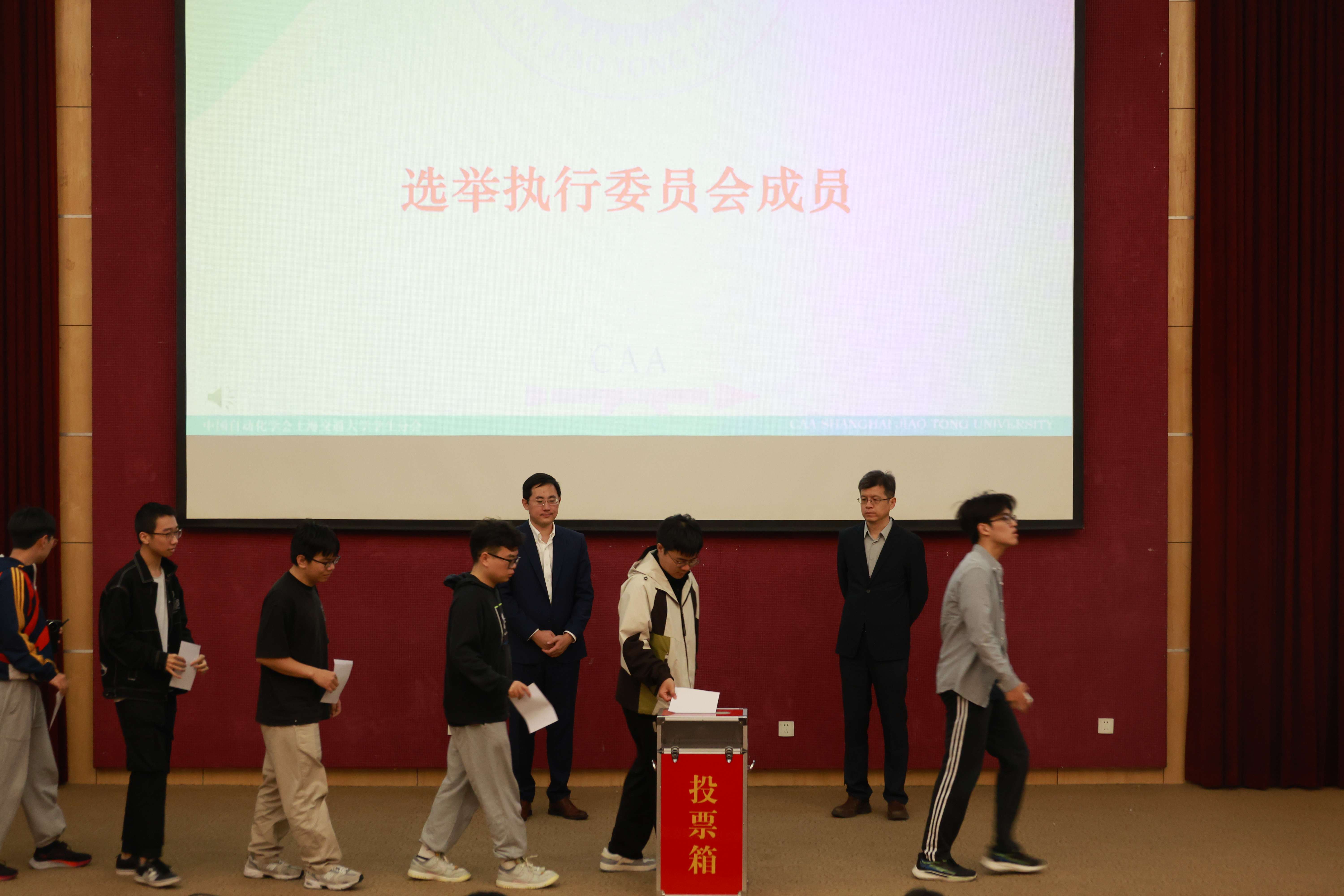 配图5 投票现场.jpg